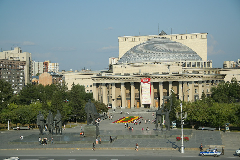 Новосибирский государственный театр оперы и балета. Историко-архитектурный символ и визитная карточка Новосибирска, самый большой оперный театр страны с крупнейшим монолитным куполом в мире.
