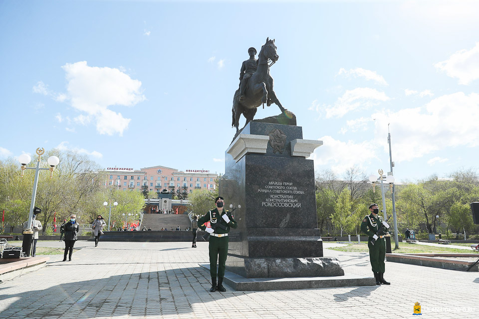 Памятник К. Рокоссовскому.