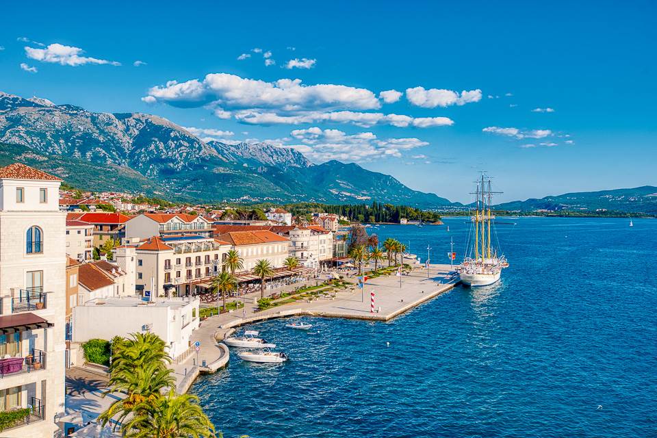 Тиват – самый молодой и самый солнечный город Бока-Которского залива, и также один из самых маленьких, но самый развитый муниципалитет Черногории..
