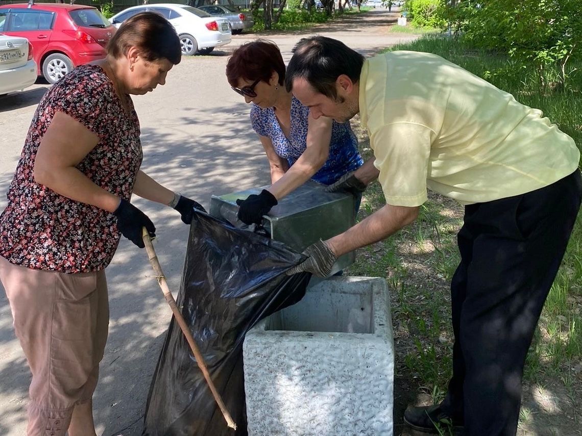 Этой осенью для временной занятости жителей Советского округа организовано более 60 рабочих мест.