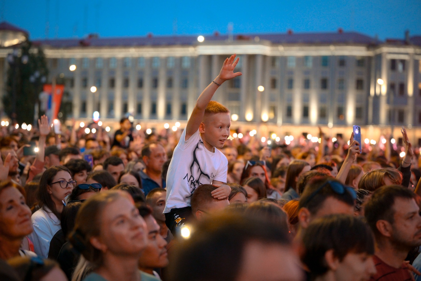 Вечерняя праздничная программа.