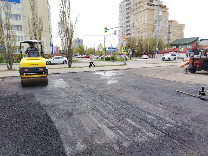 В Омске продолжается ремонт дорог.
