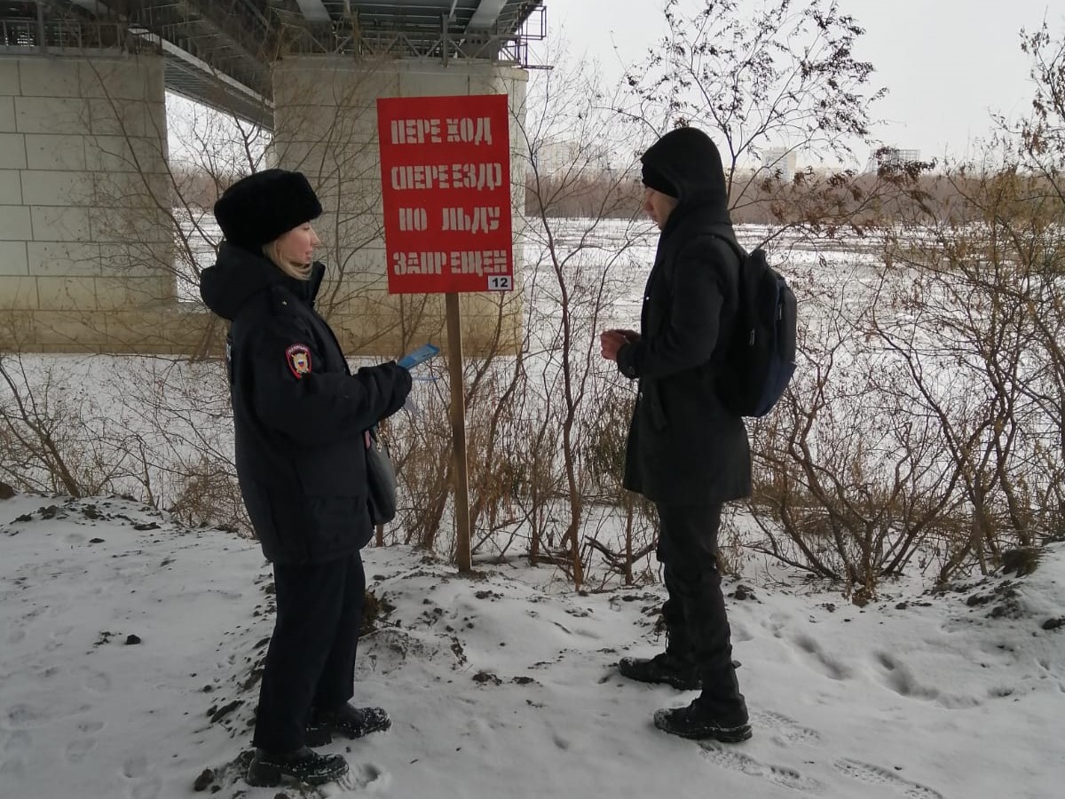 В Омске продолжаются проверки соблюдения правил безопасности в местах выхода на лёд.