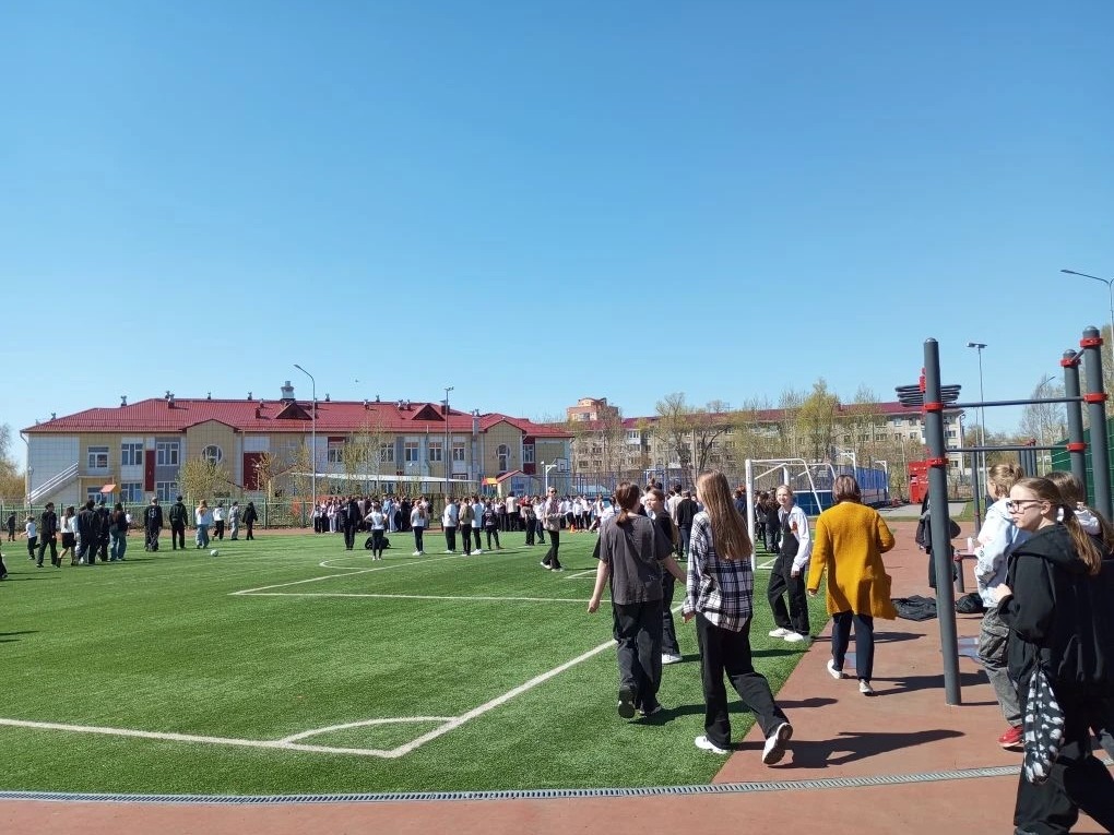 В школе № 120 успешно справились с учебной эвакуацией.