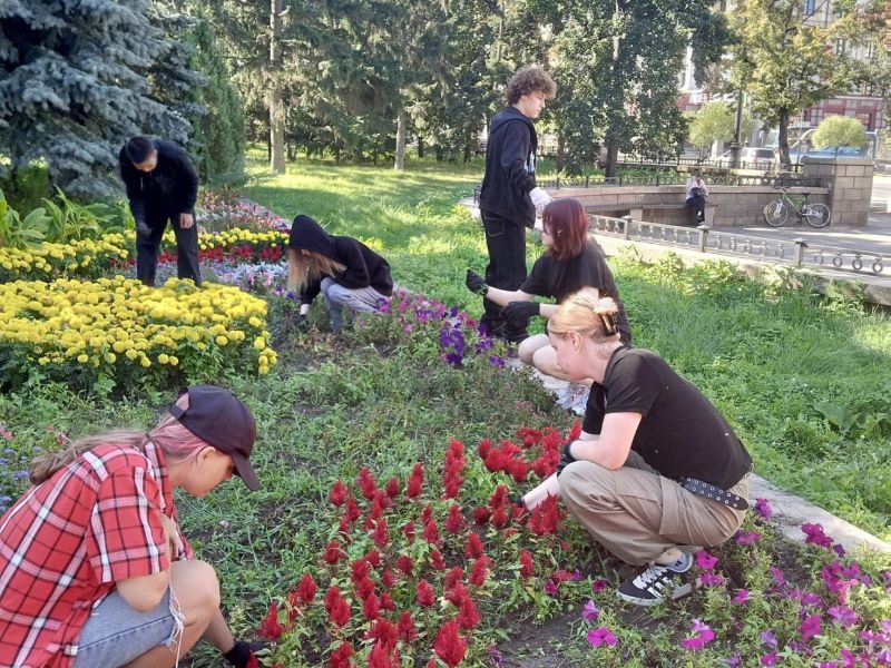 В летний период нашли подработку более 1700 подростков.