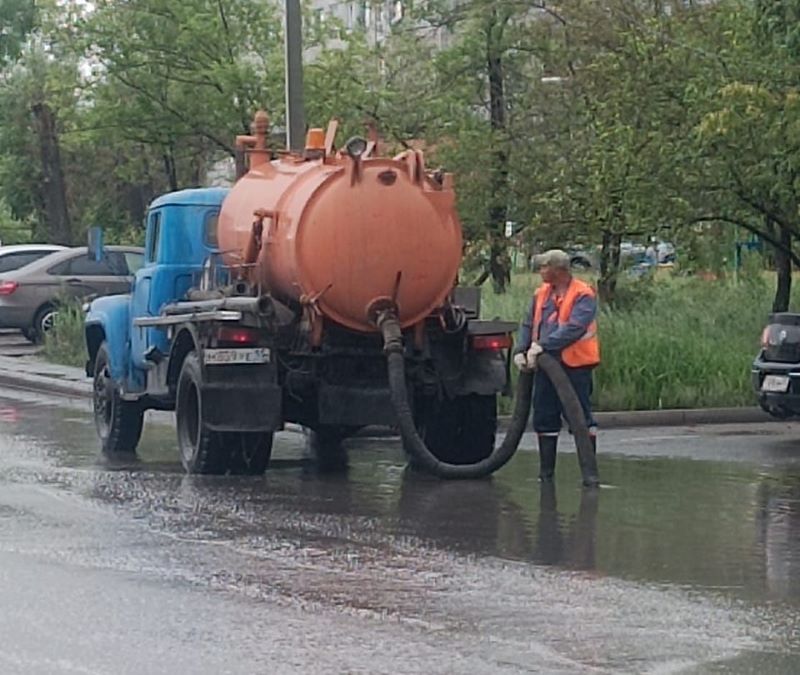 Дорожные службы приступают к ликвидации последствий ливня и урагана.