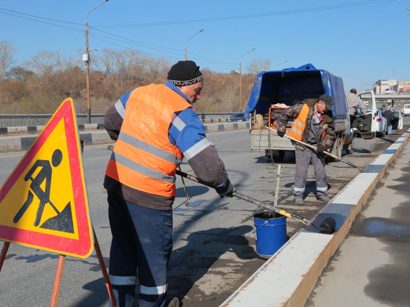 Омские мосты готовят к летнему сезону.