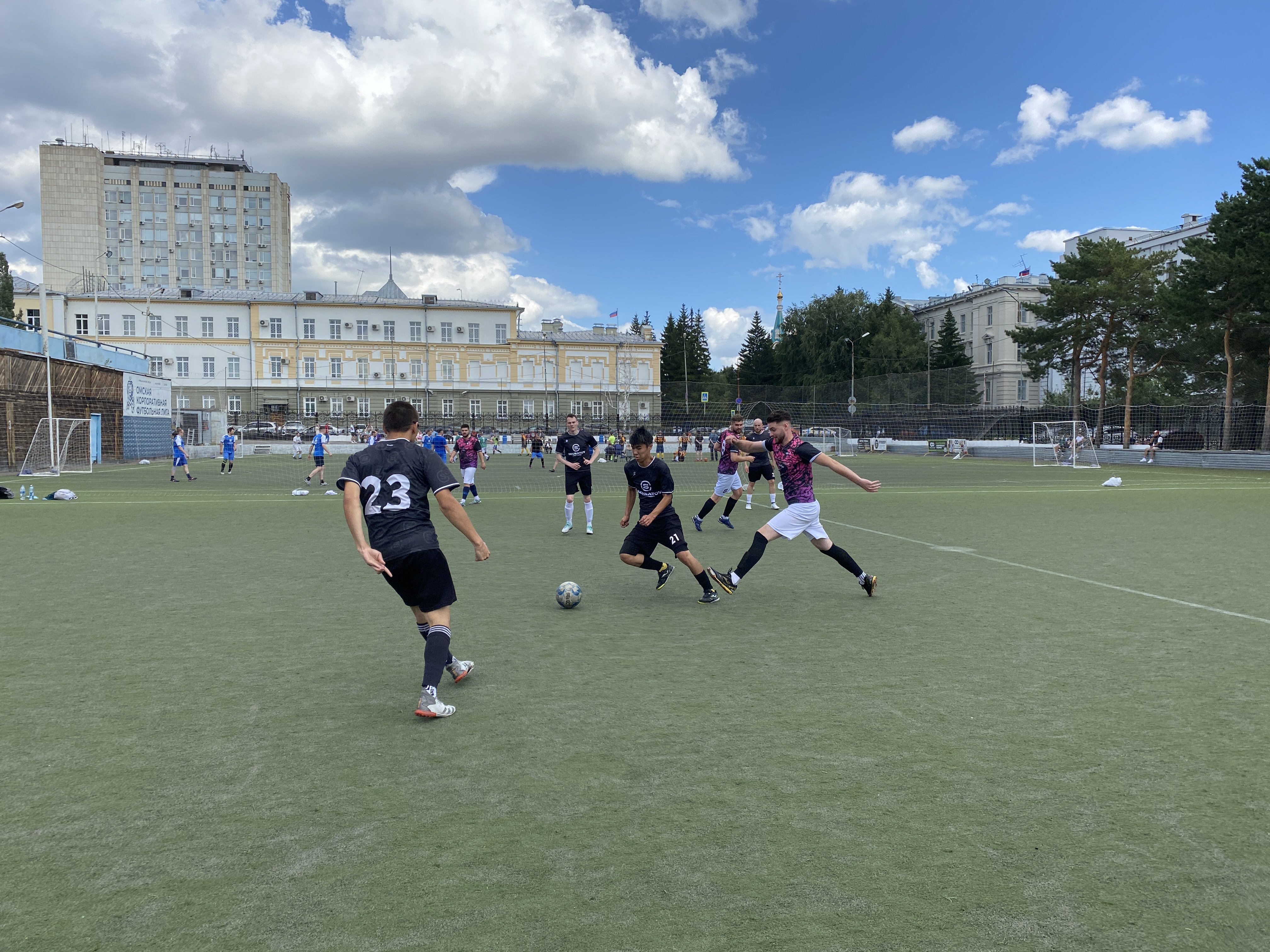 В Центральном округе определили лучших волейболистов и футболистов.