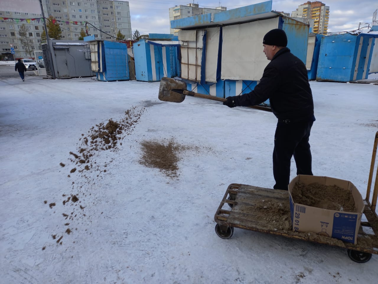 Предприятиям сферы торговли напомнили о необходимости регулярной уборки прилегающей территории.