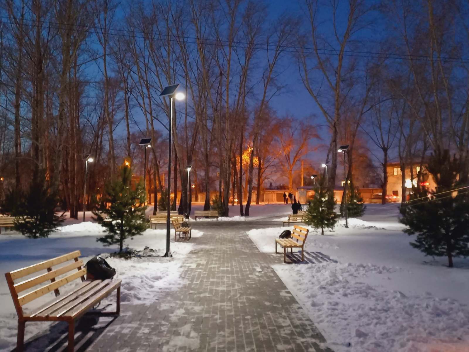 В Лукьяновке завершены работы по благоустройству сквера.