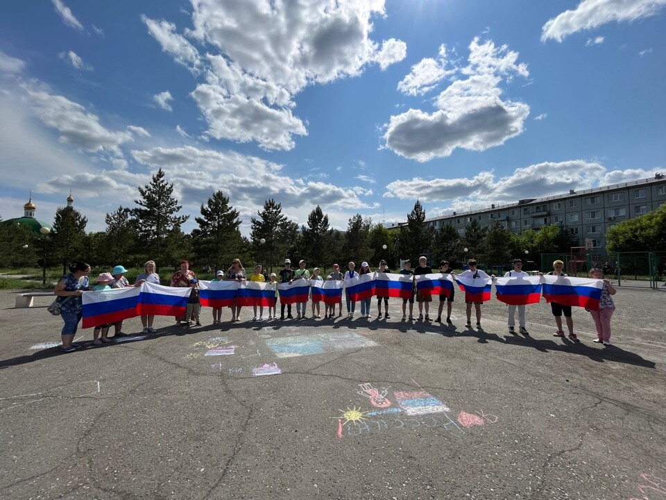 В Центральном округе отмечают День флага.