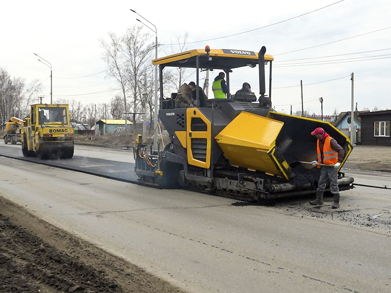 Городские дорожники ремонтируют Красноярский тракт.