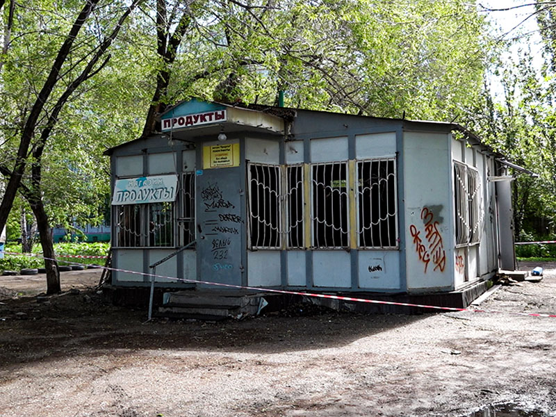 В Омске демонтируют торговые объекты без разрешительных документов.