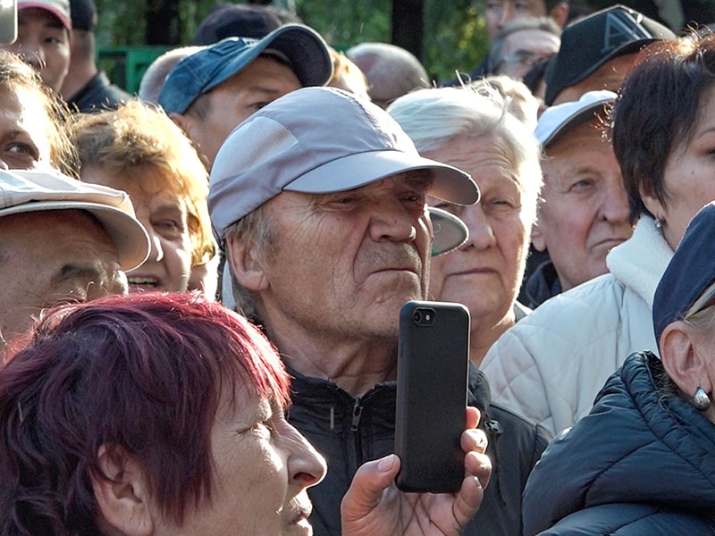 Сергей Шелест встретился с жителями домов по ул. 19-я Линия.