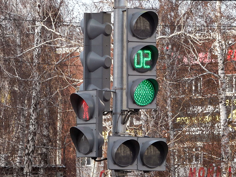 В Омске оптимизируют движение транспорта на важных перекрёстках.