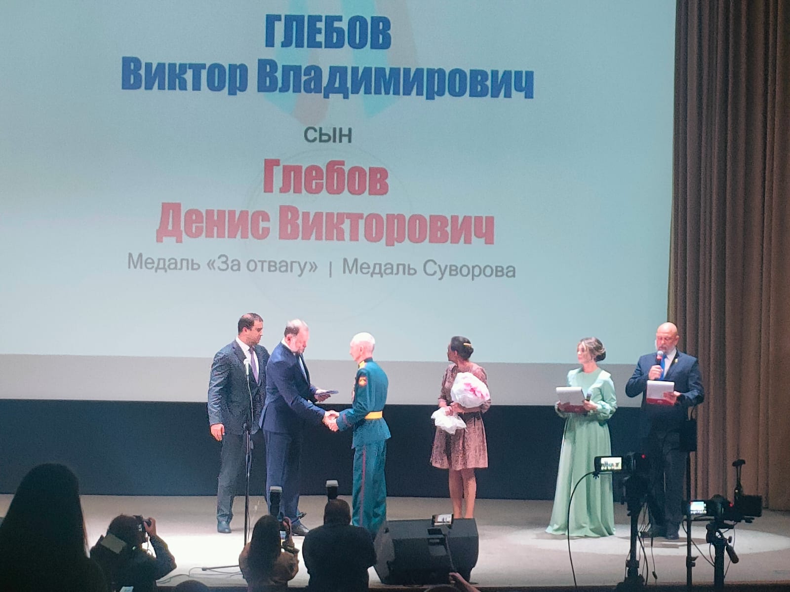 Омичам вручили медали общественного признания «Отец солдата».