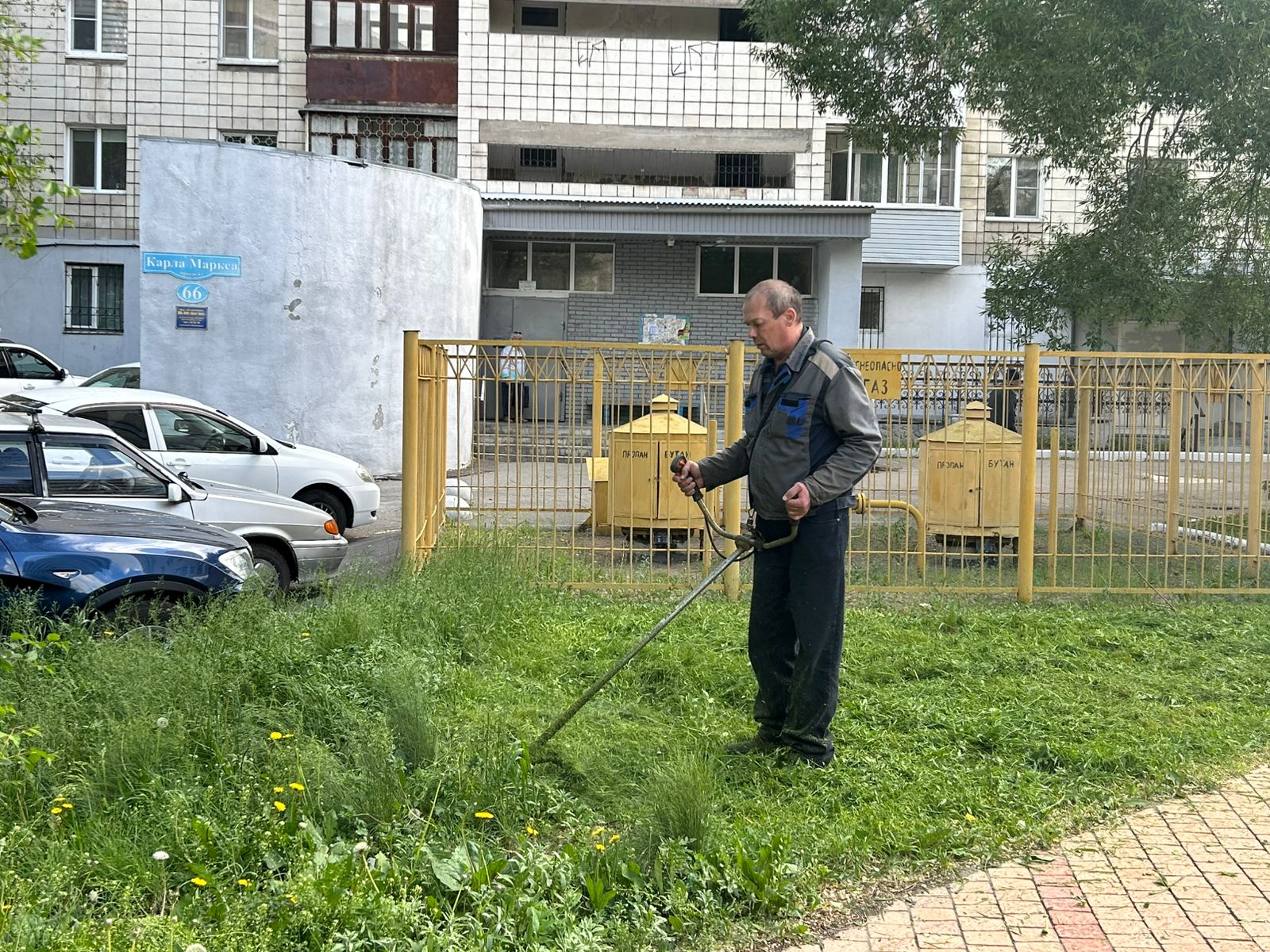 В Ленинского округа хозяйствующие субъекты приступили к покосу травы.