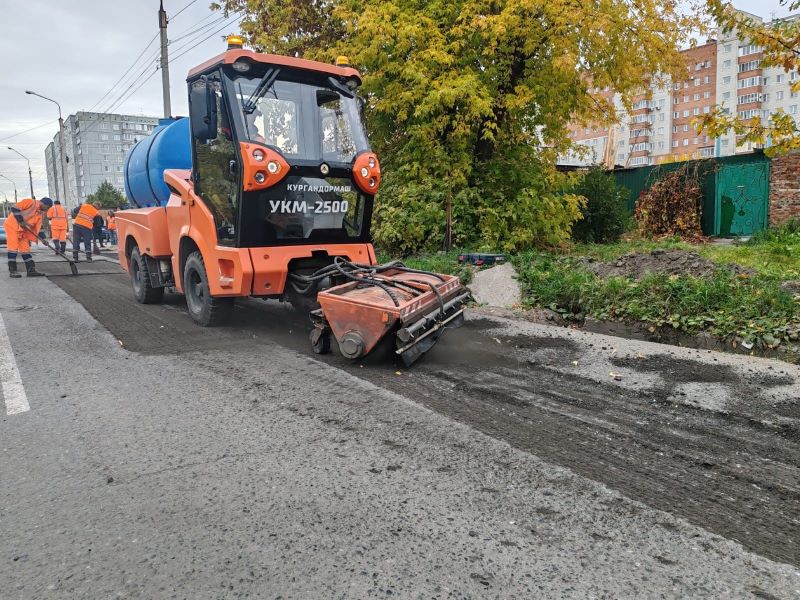 В Омске прошел конкурс профмастерства дорожных рабочих и водителей.