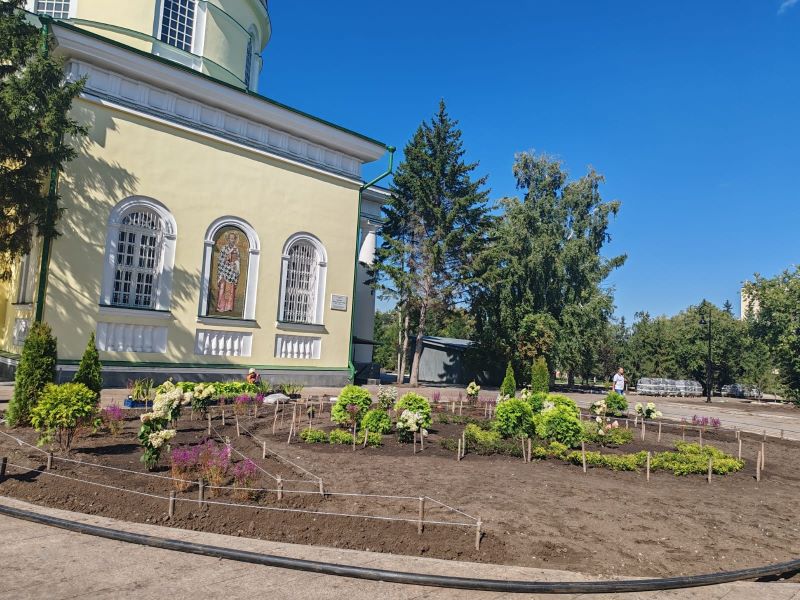 Мэр сообщил, что в Омске появится еще один цветник из многолетников.