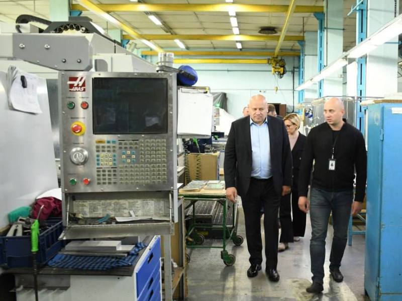 Мэр Омска в ходе официального визита в Республику Беларусь посетил ряд предприятий Витебска.