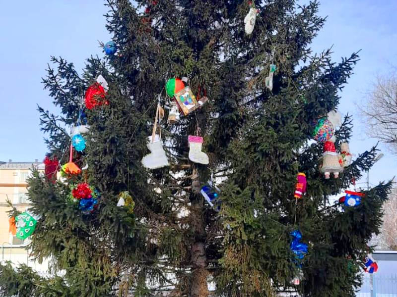 В Кировском округе подвели итоги новогоднего состязания «Мастерская Деда Мороза».