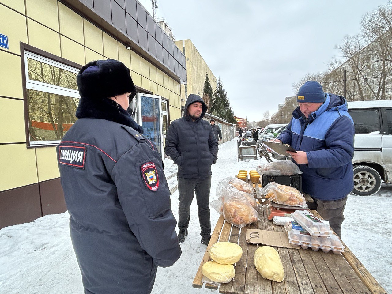 В Ленинском округе напомнили об опасности приобретения мяса или рыбы в неустановленных местах.