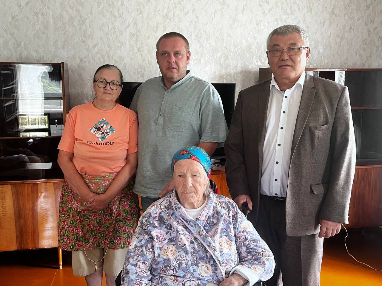 Ветерану сделали косметический ремонт в квартире.