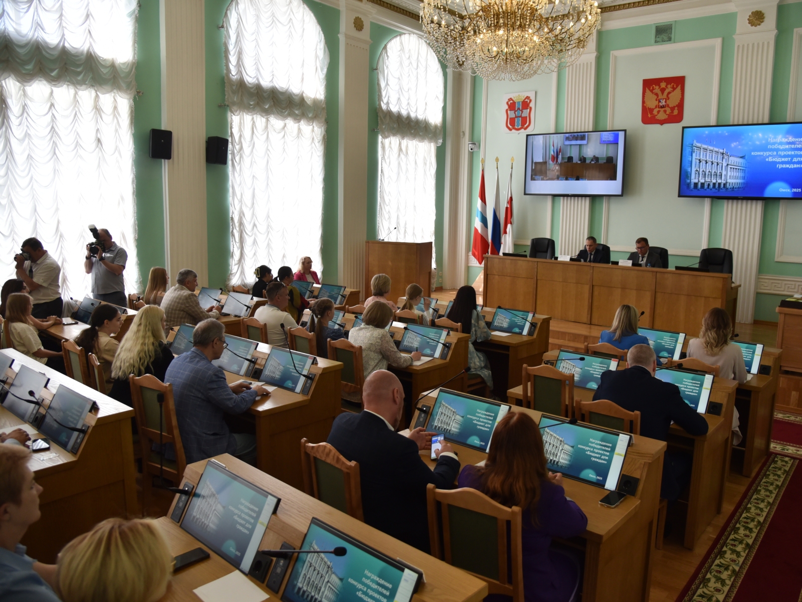 Доходы бюджета по сравнению с прошлым годом выросли почти на 11 %.