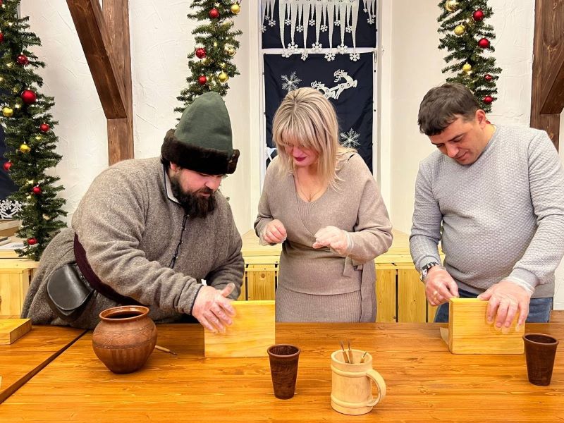 Делегация из города Стаханова посетила городские учреждения культуры.