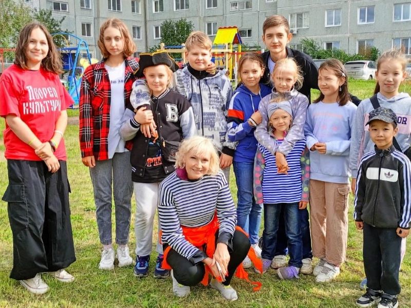 На территории Ленинского округа готовятся к открытию досуговые площадки для детей.