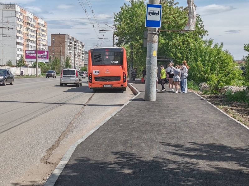 В Омске продолжается обустройство остановок по программе «Доступная среда».