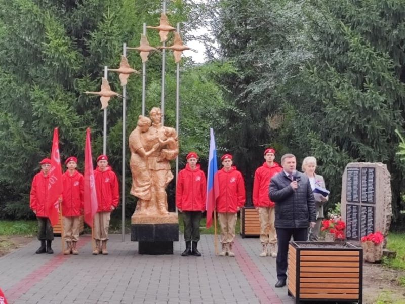 В Омске торжественно открыли благоустроенный сквер имени Ветеранов 12 микрорайона.