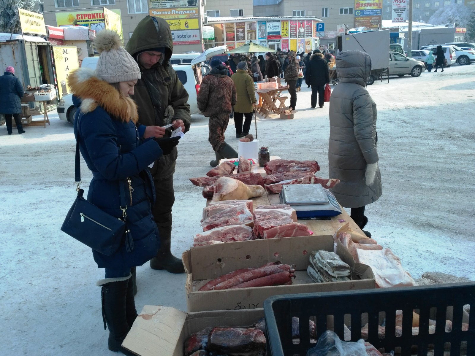 В Кировском округе продолжается работа по пресечению несанкционированной торговли.