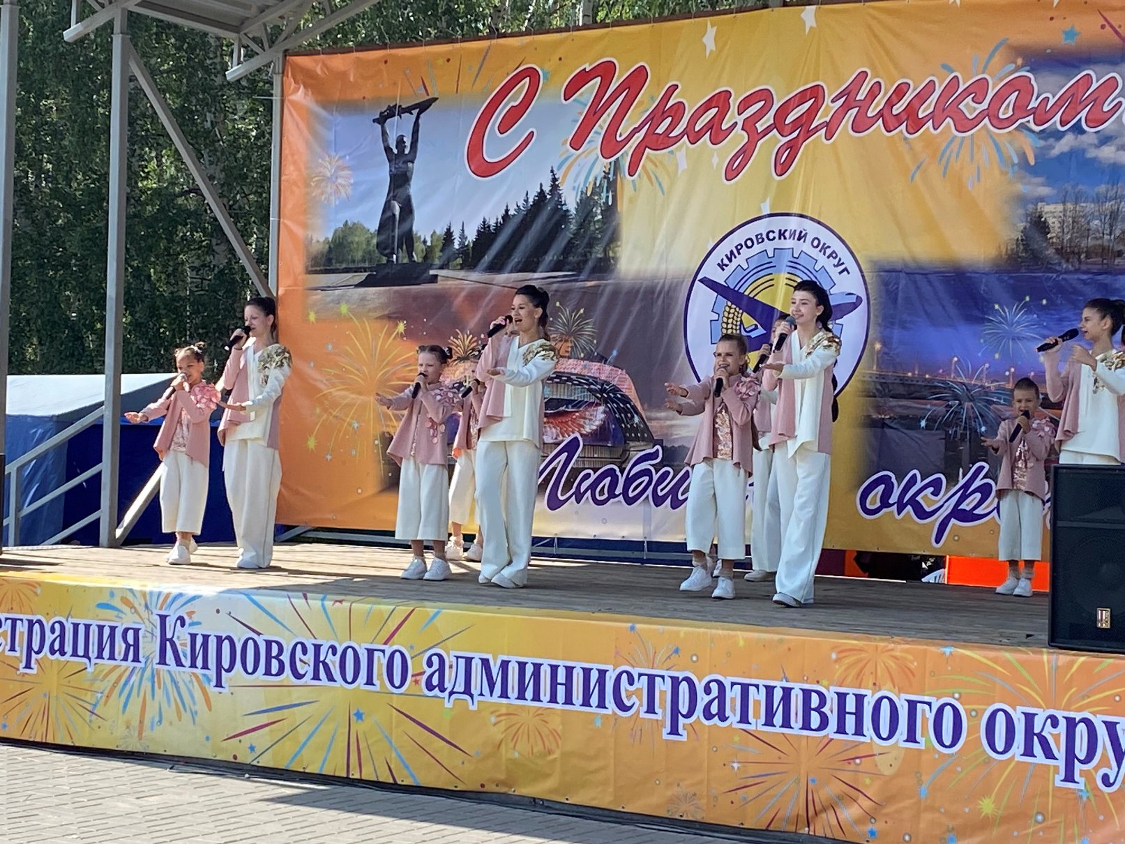 На Левобережье продолжается подготовка к празднованию Дня города.