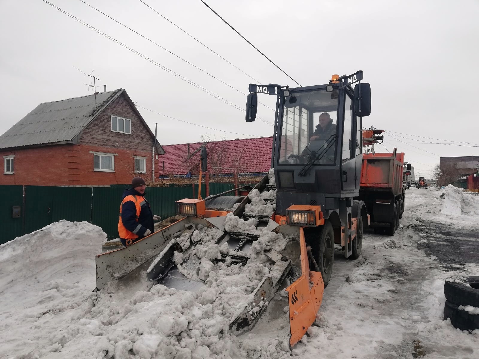 Жителям частного сектора Левобережья выдали талоны на вывоз 9500 кубометров снега.