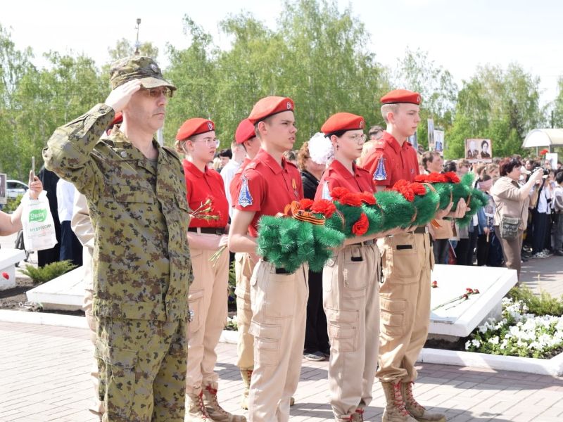 Традиционно накануне Дня Победы у памятника труженикам тыла проводится патриотическая акция «Помнит мир спасенный».