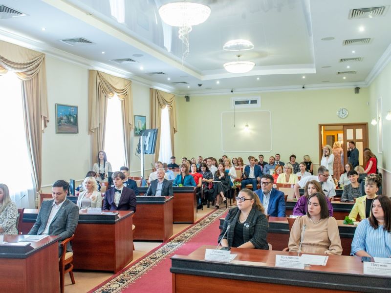 Продолжается отбор кандидатов на соискание ежегодной молодежной премии мэра Омска.