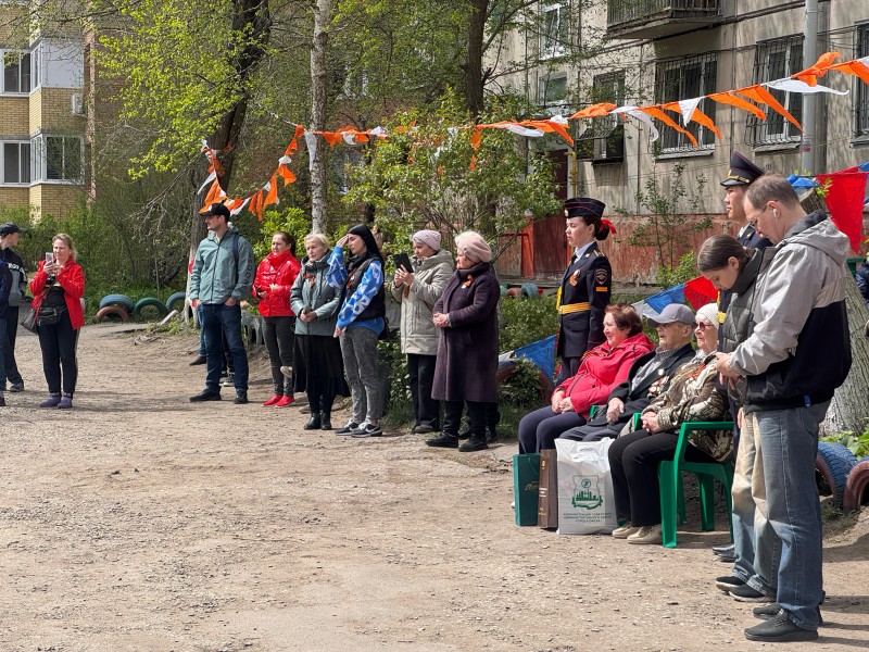 В Советском округе прошли первые парады для ветеранов во дворах.