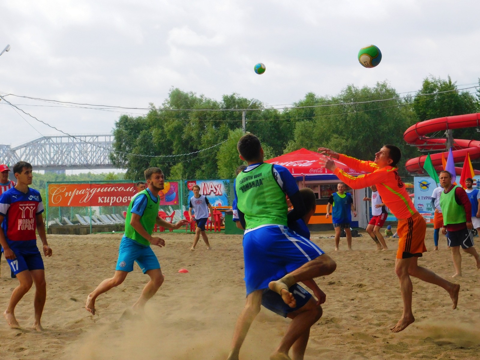 В Кировском округе стартовал прием заявок на турнир по пляжному футболу.