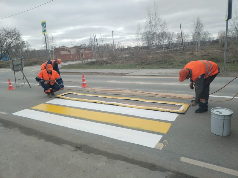 В Омске продолжается обновление дорожной разметки.