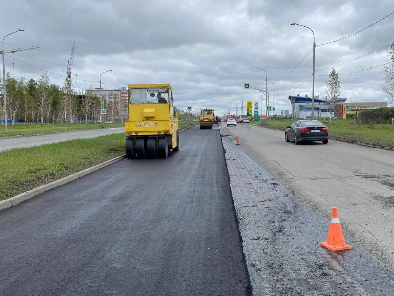 Мэр Омска: «Бригады дорожной службы Управления дорожного хозяйства и благоустройства стараются наверстать темпы с аварийным ремонтом дорог».