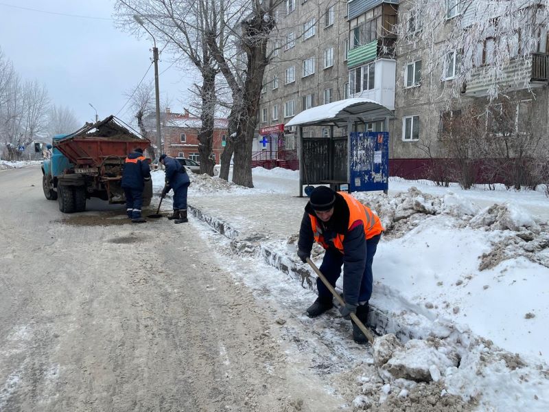 Уборка дорог в Омске ведется в круглосуточном режиме.