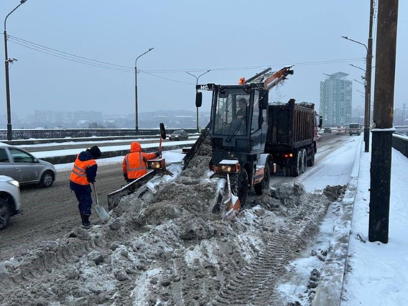 На уборку снега выведены все дорожные звенья.