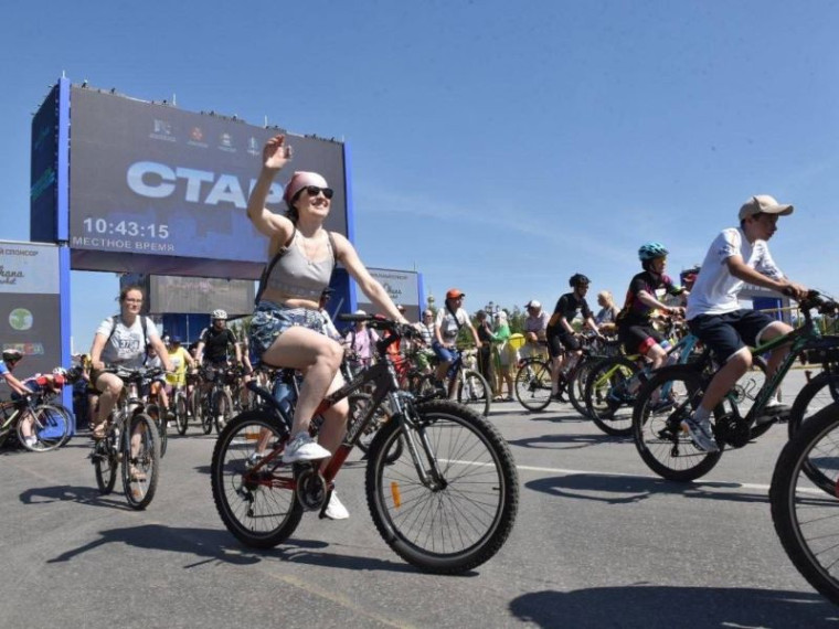 6500 омичей стали участниками велопарада по центральным улицам города.