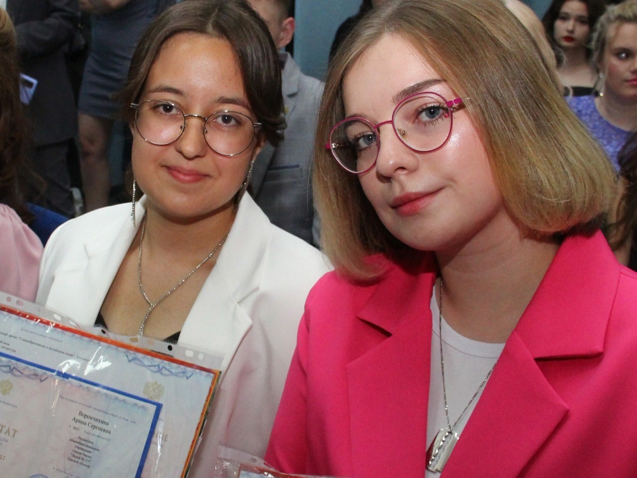 Сергей Шелест поздравил омских выпускников с окончанием школы.