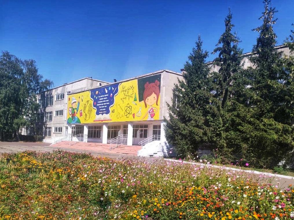 В Омске комплексно отремонтируют здание школы №107.