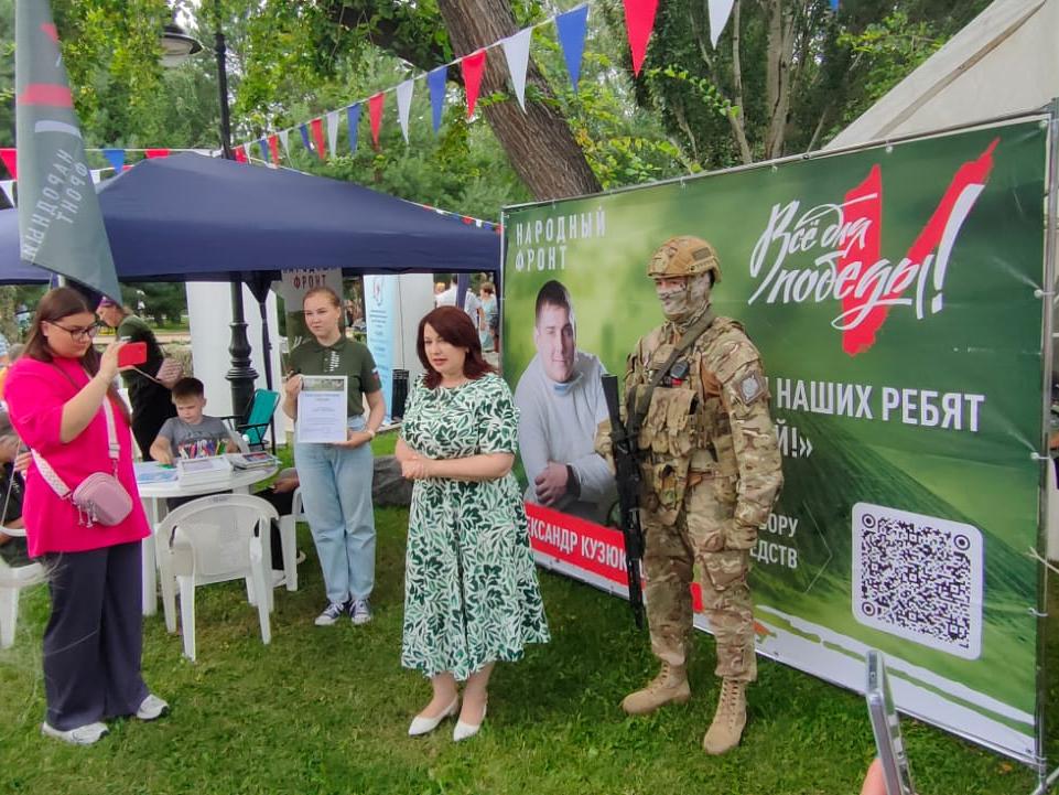 В сквере Северо-Театральном развернута интерактивная патриотическая площадка.