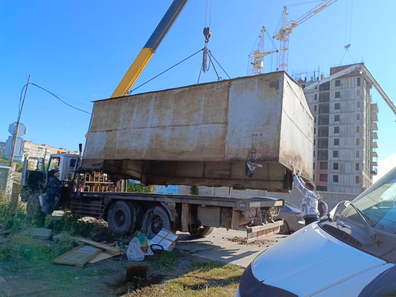 Два незаконных гаража убрали в Советском округе.