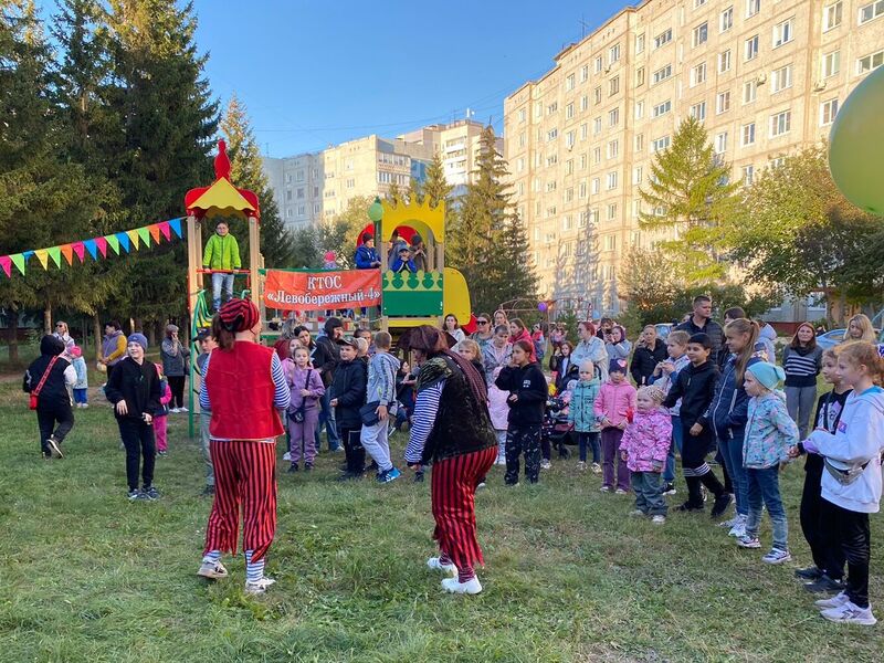 На Левобережье Омска появилась новая детская площадка.