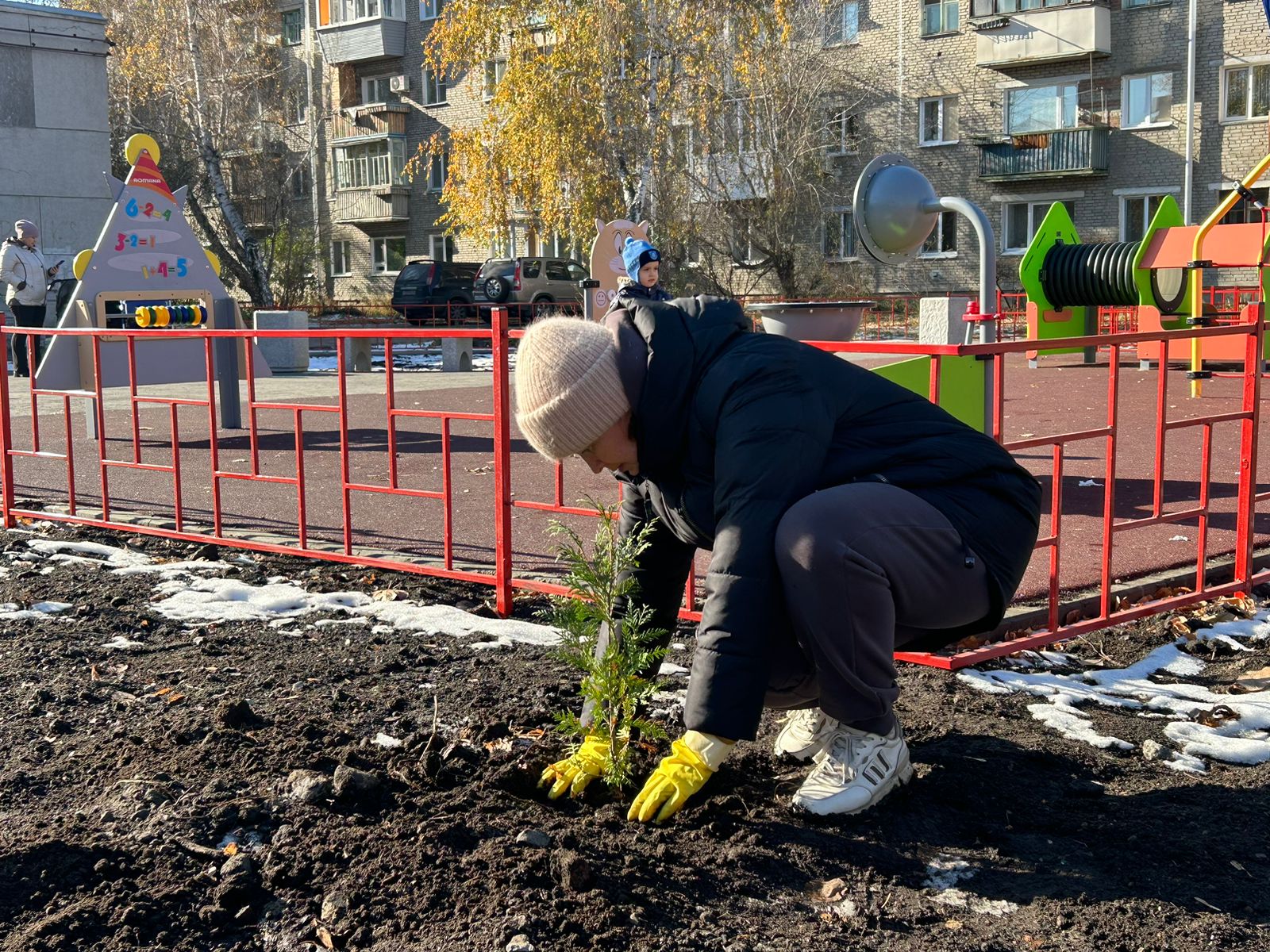 Сергей Шелест: детская площадка появилась в сквере имени Дмитрия Карбышева.